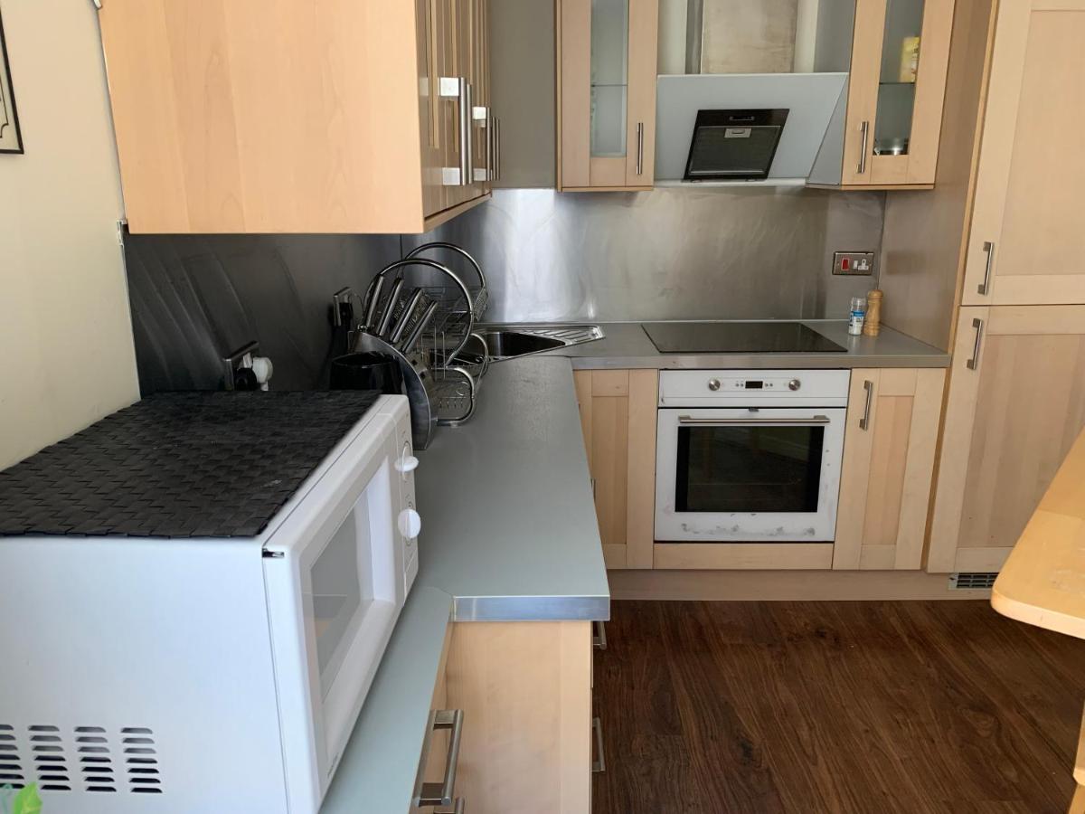 1 Bedroom Central Flat With Parking Space Edinburgh Bagian luar foto