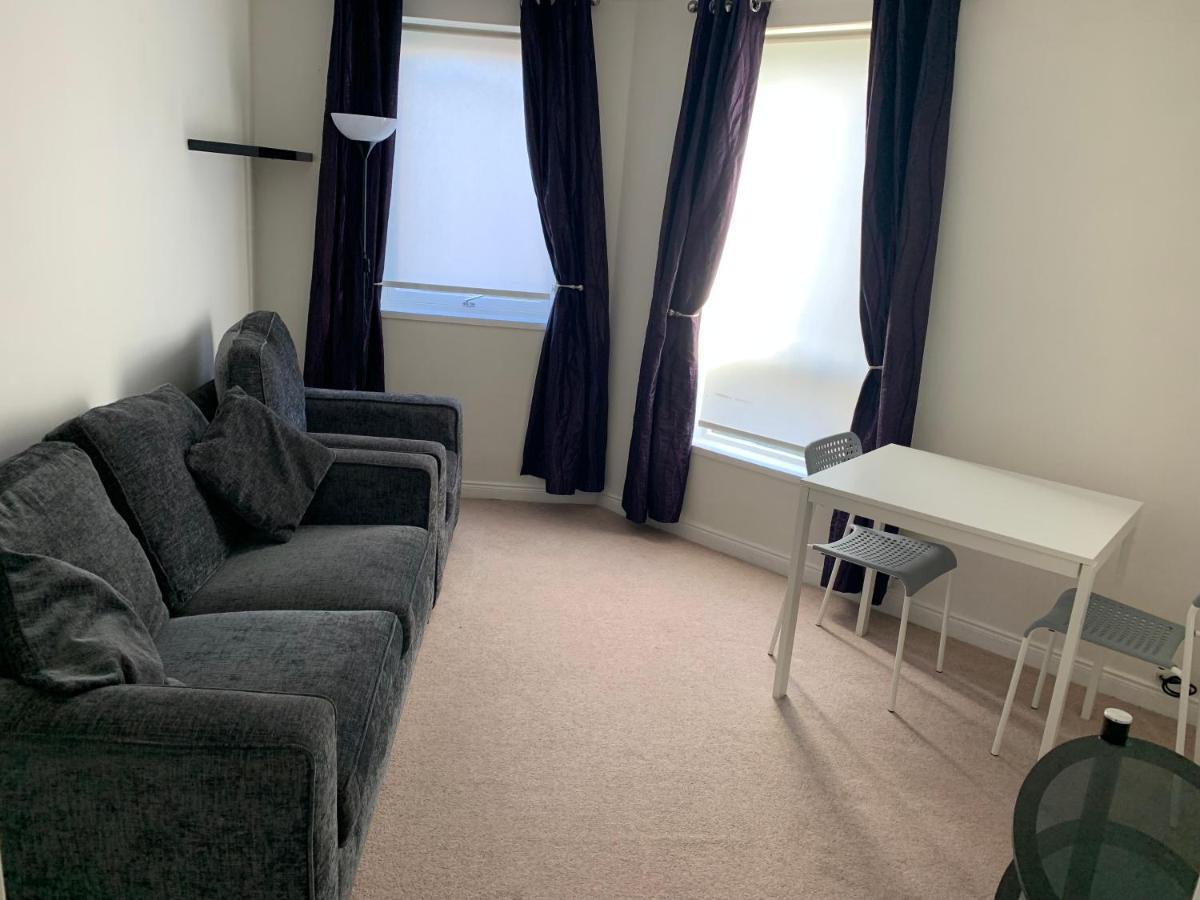 1 Bedroom Central Flat With Parking Space Edinburgh Bagian luar foto