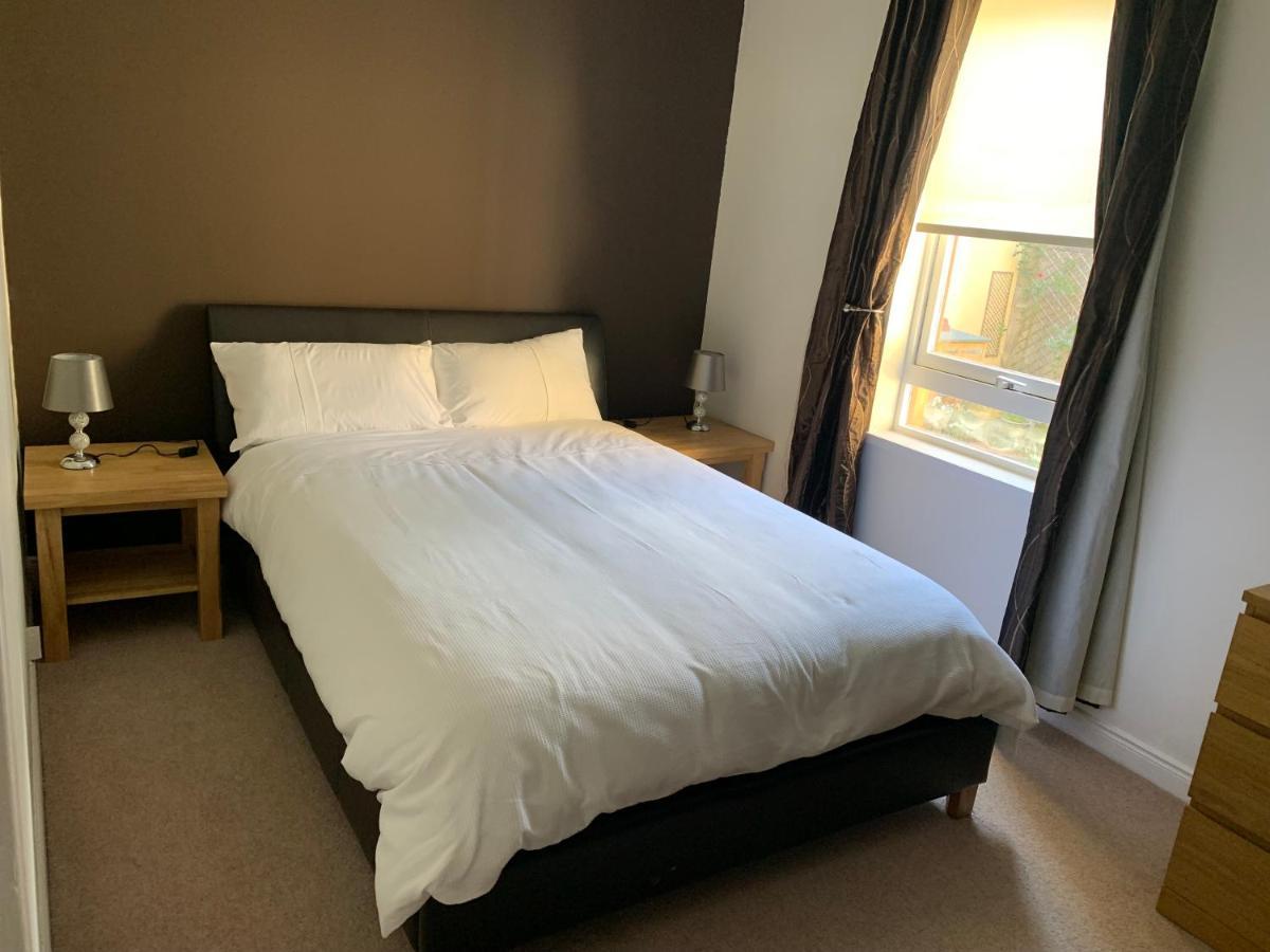 1 Bedroom Central Flat With Parking Space Edinburgh Bagian luar foto